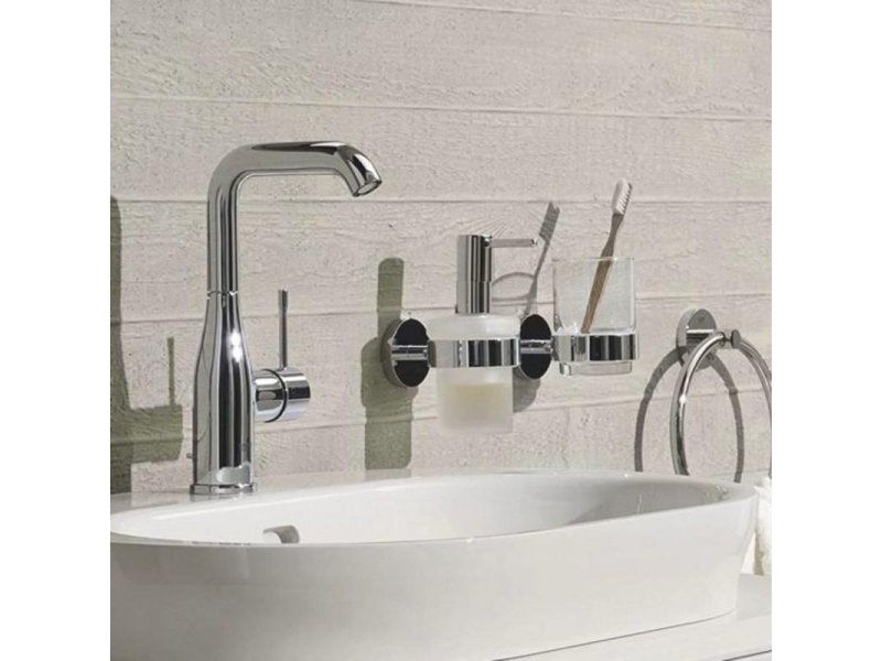 Купить Смеситель Grohe Essence New 23463001 для раковины