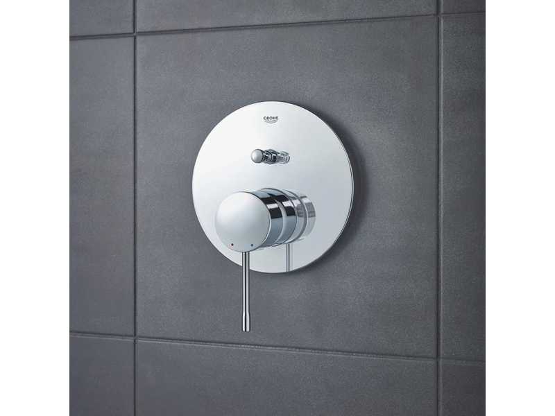 Купить Смеситель Grohe Essence 24058001 для ванны и душа, хром